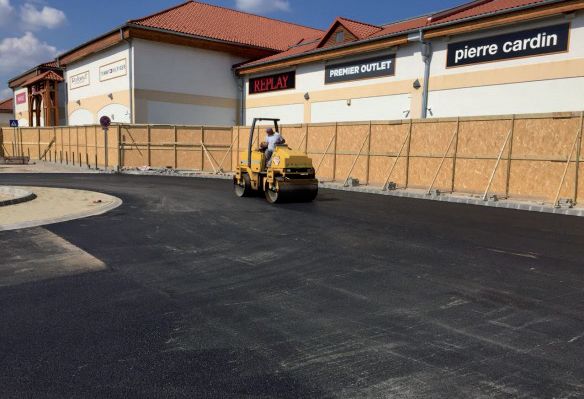 bevásárlóközpont építés